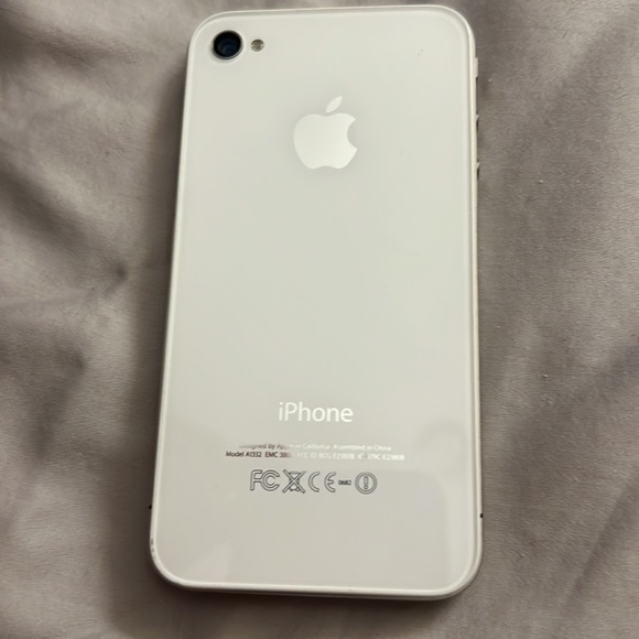 iPhone 4 - Picture 2 of 2